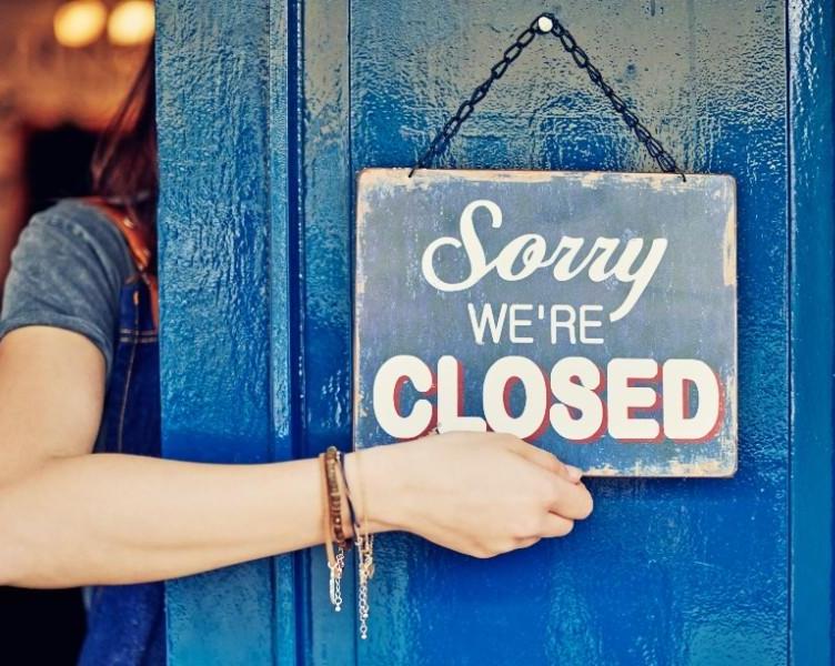 В России закрываются офлайн