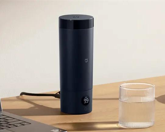 Кипятит, но это термос. Новый гаджет Xiaomi Portable Electric Cup 2 сохраняет тепло воды и кипятит её