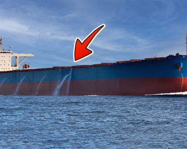 Почему из морских судов регулярно хлещет вода?