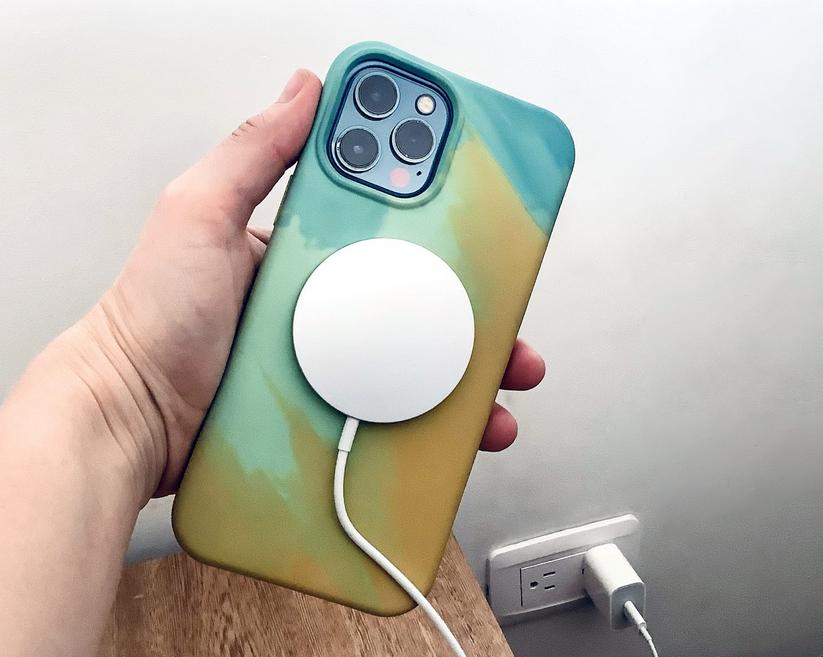 Стоит ли оригинальная зарядка MagSafe своих денег и чем отличается от копии
